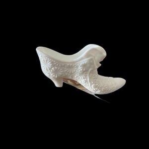 Vintage Milk Glass Shoe Figurine Daisy Button Pattern Collectible‎ Decor